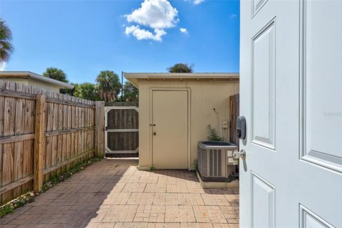 Townhouse in Tampa, Florida 2 bedrooms, 96.99 sq.m. № 2419729 - photo 21