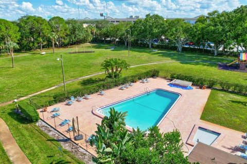 Townhouse in Tampa, Florida 2 bedrooms, 96.99 sq.m. № 2419729 - photo 24