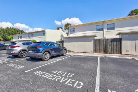 Townhouse in Tampa, Florida 2 bedrooms, 96.99 sq.m. № 2419729 - photo 22