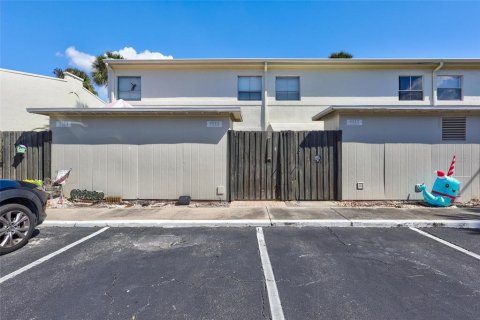 Townhouse in Tampa, Florida 2 bedrooms, 96.99 sq.m. № 2419729 - photo 23