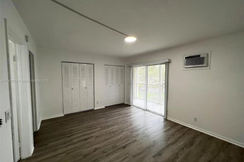 Купить кондоминиум в Пемброк-Пайнс, Флорида 1 спальня, 75.34м2, № 1706049 - фото 5