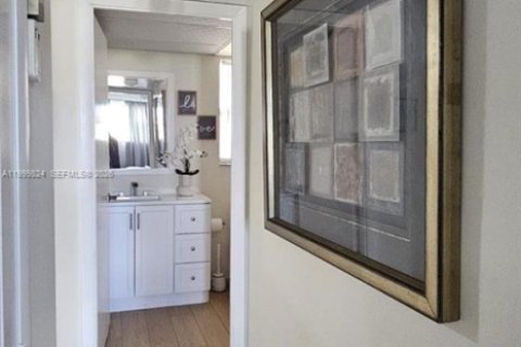 Condo in Sunrise, Florida, 1 bedroom  № 2242646 - photo 8
