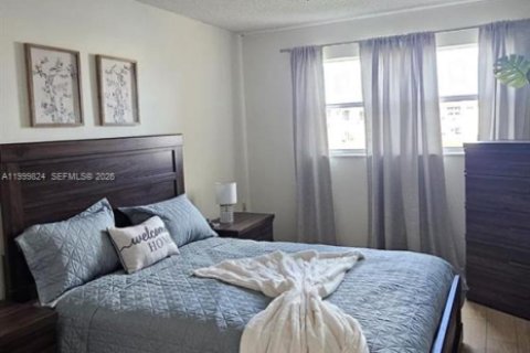 Condo in Sunrise, Florida, 1 bedroom  № 2242646 - photo 3