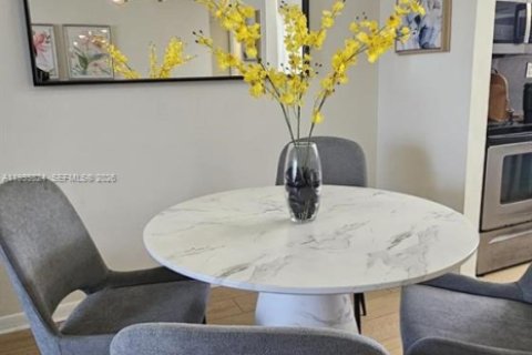 Condo in Sunrise, Florida, 1 bedroom  № 2242646 - photo 10