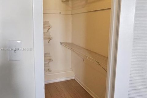 Condo in Sunrise, Florida, 1 bedroom  № 2242646 - photo 9