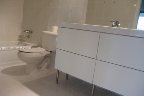 Condominio en venta en Hallandale Beach, Florida, 2 dormitorios, 112.41 m2 № 1943690 - foto 9