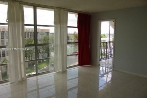 Condominio en venta en Hallandale Beach, Florida, 2 dormitorios, 112.41 m2 № 1943690 - foto 5
