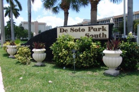 Condominio en venta en Hallandale Beach, Florida, 2 dormitorios, 112.41 m2 № 1943690 - foto 1
