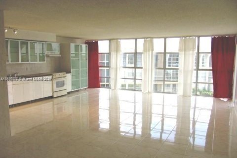 Condominio en venta en Hallandale Beach, Florida, 2 dormitorios, 112.41 m2 № 1943690 - foto 4