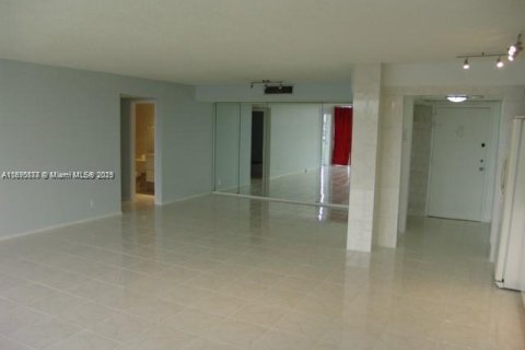 Condominio en venta en Hallandale Beach, Florida, 2 dormitorios, 112.41 m2 № 1943690 - foto 6