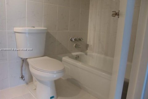 Condominio en venta en Hallandale Beach, Florida, 2 dormitorios, 112.41 m2 № 1943690 - foto 8