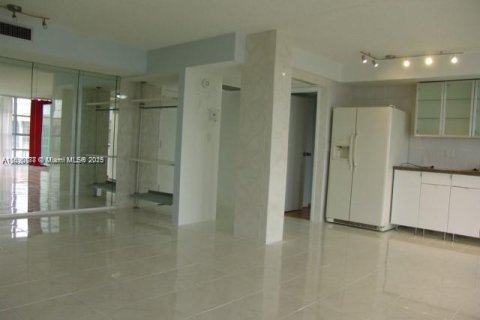 Condominio en venta en Hallandale Beach, Florida, 2 dormitorios, 112.41 m2 № 1943690 - foto 7