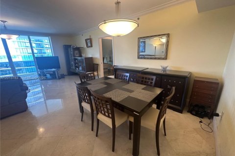 Condo in Sunny Isles Beach, Florida, 2 bedrooms  № 2075987 - photo 11