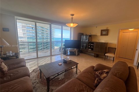 Condo in Sunny Isles Beach, Florida, 2 bedrooms  № 2075987 - photo 15