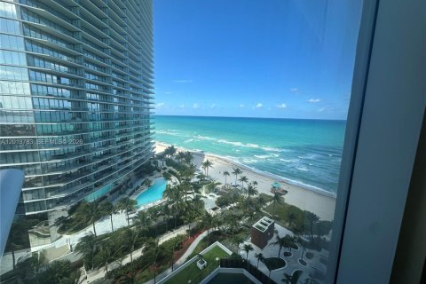 Condo in Sunny Isles Beach, Florida, 2 bedrooms  № 2075987 - photo 19