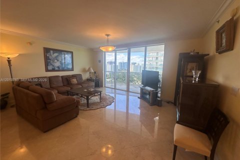 Condo in Sunny Isles Beach, Florida, 2 bedrooms  № 2075987 - photo 14