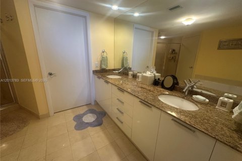 Condo in Sunny Isles Beach, Florida, 2 bedrooms  № 2075987 - photo 26
