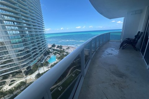 Condo in Sunny Isles Beach, Florida, 2 bedrooms  № 2075987 - photo 17