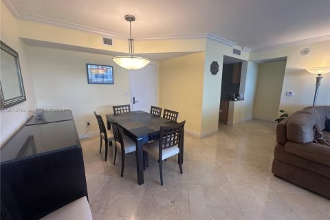 Condo in Sunny Isles Beach, Florida, 2 bedrooms  № 2075987 - photo 10
