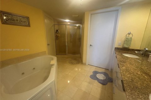 Condo in Sunny Isles Beach, Florida, 2 bedrooms  № 2075987 - photo 25