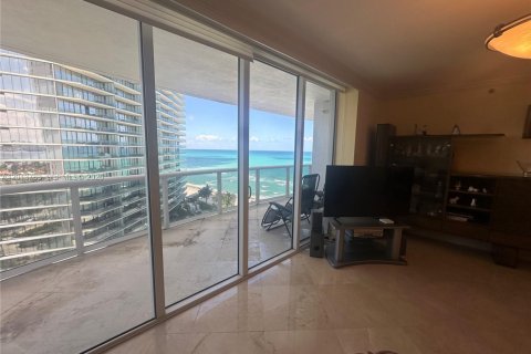 Condo in Sunny Isles Beach, Florida, 2 bedrooms  № 2075987 - photo 16