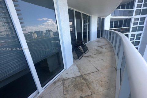 Condo in Sunny Isles Beach, Florida, 2 bedrooms  № 2075987 - photo 18