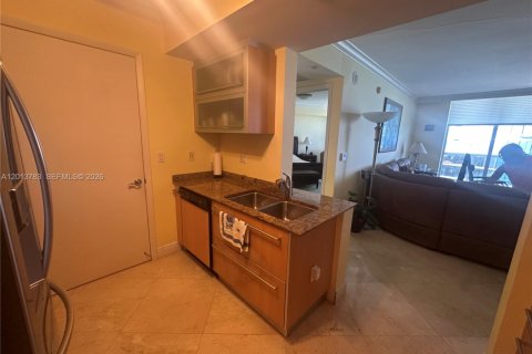 Condo in Sunny Isles Beach, Florida, 2 bedrooms  № 2075987 - photo 8