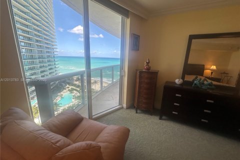Condo in Sunny Isles Beach, Florida, 2 bedrooms  № 2075987 - photo 24