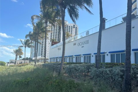 Condo in Sunny Isles Beach, Florida, 2 bedrooms № 2075987