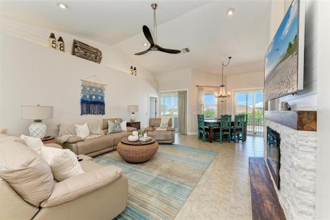 House in Englewood, Florida 3 bedrooms, 166.11 sq.m. № 1659561 - photo 8