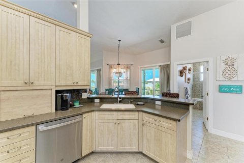House in Englewood, Florida 3 bedrooms, 166.11 sq.m. № 1659561 - photo 18