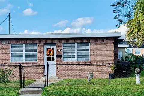 Casa en venta en Orlando, Florida, 3 dormitorios, 239.5 m2 № 1287394 - foto 1