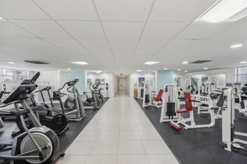Condo in Hallandale Beach, Florida, 1 bedroom  № 1841014 - photo 13