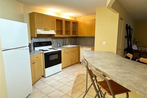 Condo in Hallandale Beach, Florida, 1 bedroom  № 1841014 - photo 5