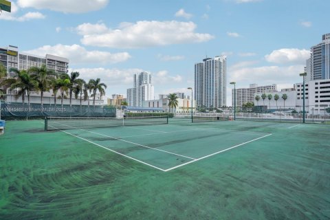 Condo in Hallandale Beach, Florida, 1 bedroom  № 1841014 - photo 11