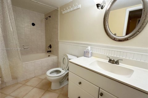 Condo in Hallandale Beach, Florida, 1 bedroom  № 1841014 - photo 6