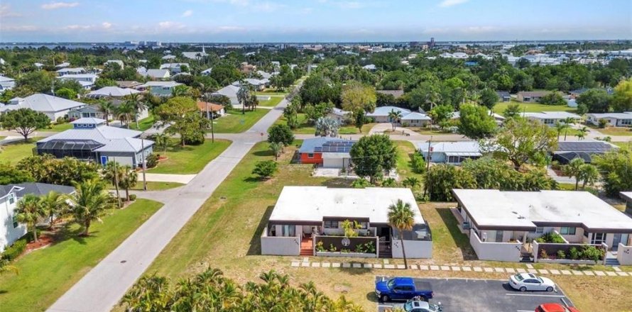 Condo à Punta Gorda, Floride, 2 chambres  № 2196350