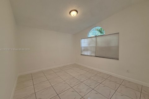 House in Miramar, Florida 4 bedrooms, 133.59 sq.m. № 1969126 - photo 16