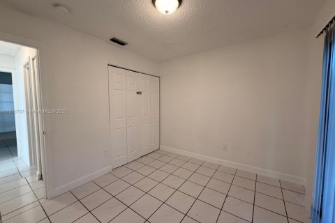 House in Miramar, Florida 4 bedrooms, 133.59 sq.m. № 1969126 - photo 15