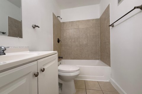 House in Miramar, Florida 4 bedrooms, 133.59 sq.m. № 1969126 - photo 13