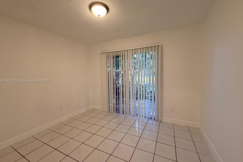 House in Miramar, Florida 4 bedrooms, 133.59 sq.m. № 1969126 - photo 14