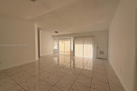 House in Miramar, Florida 4 bedrooms, 133.59 sq.m. № 1969126 - photo 5