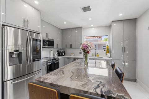Купить виллу или дом в Майами, Флорида 3 спальни, 152.36м2, № 2085869 - фото 21
