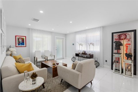 Купить виллу или дом в Майами, Флорида 3 спальни, 152.36м2, № 2085869 - фото 11
