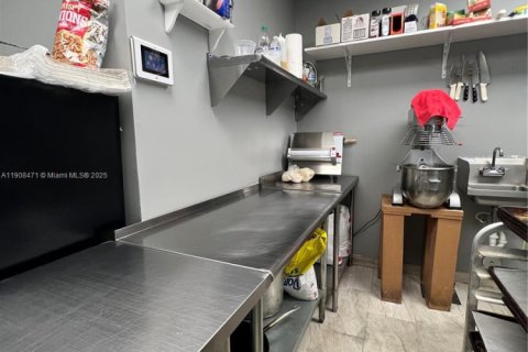 Propiedad comercial en venta en Hallandale Beach, Florida № 1967928 - foto 10