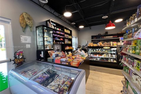Propiedad comercial en venta en Hallandale Beach, Florida № 1967928 - foto 6