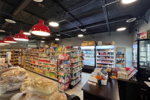 Propiedad comercial en venta en Hallandale Beach, Florida № 1967928 - foto 2