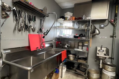 Propiedad comercial en venta en Hallandale Beach, Florida № 1967928 - foto 13