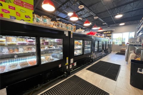 Propiedad comercial en venta en Hallandale Beach, Florida № 1967928 - foto 8