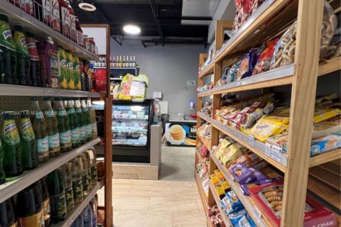 Propiedad comercial en venta en Hallandale Beach, Florida № 1967928 - foto 7